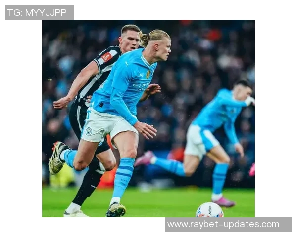 西甲焦点战曼城轻取里昂红牌事件引发全场热议战术分析深入剖析