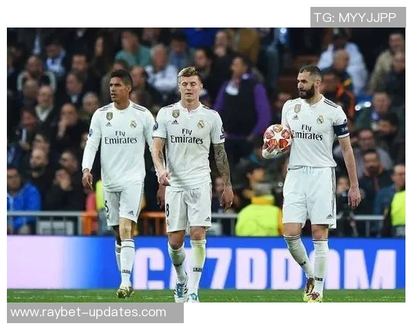 中超精彩对决皇马与那不勒斯战成平局逆转瞬间引发全场欢呼